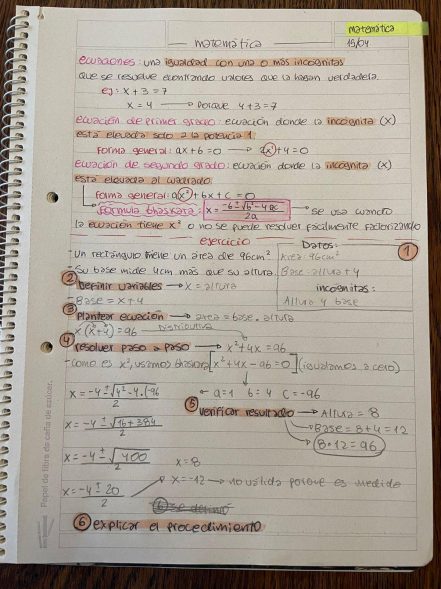 Anotaciones manuscritas en el cuaderno